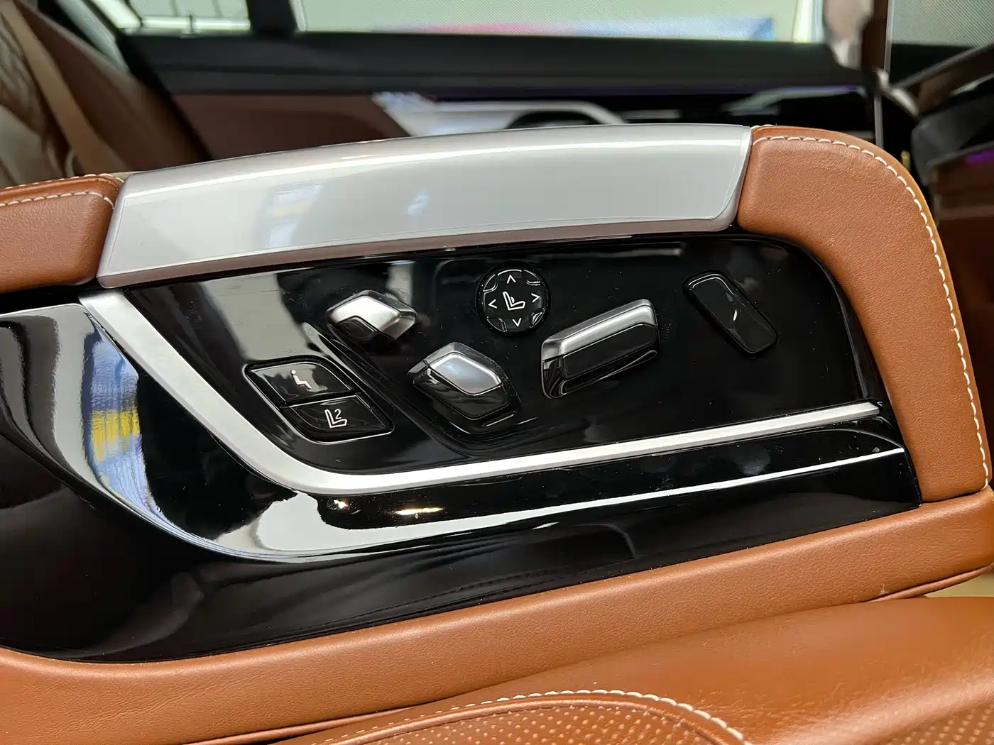 BMW 7 Series 2018 740Li xDrive Premium Type M Sport Package фото 28