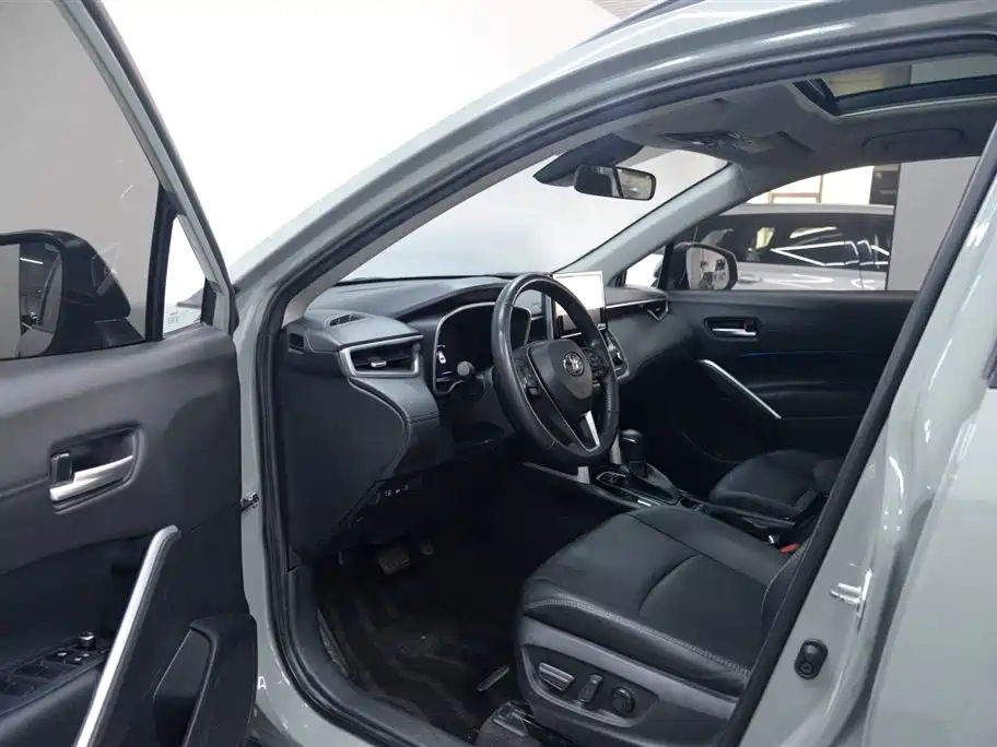 Toyota Corolla Cross 2022 2.0L Flagship Edition фото 9