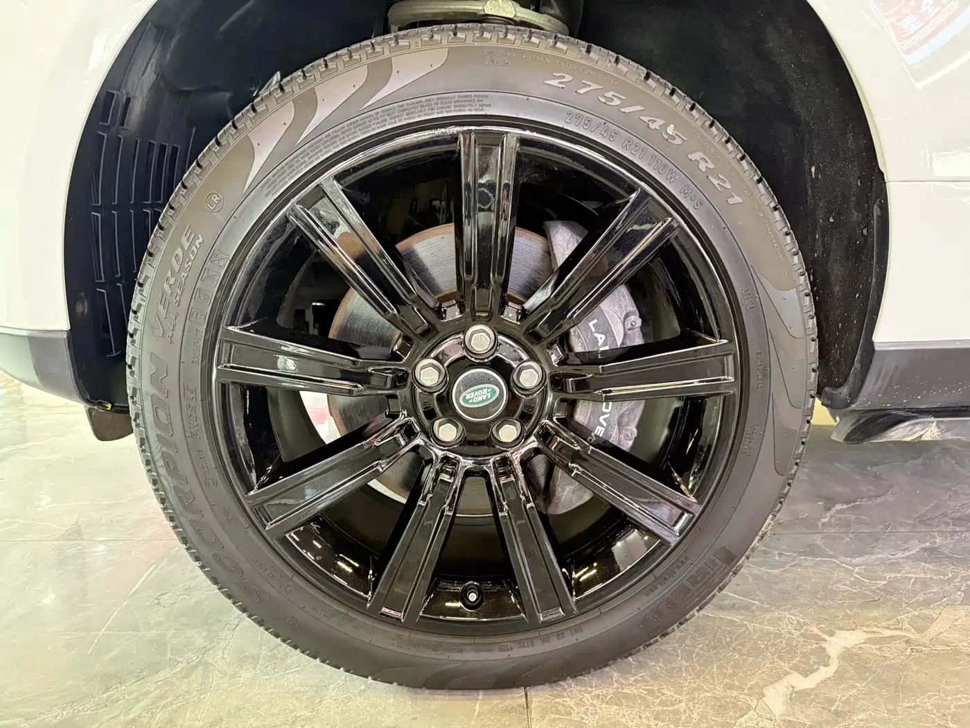 Land Rover Range Rover 2020 3.0 L6 Heritage Extended Edition фото 9