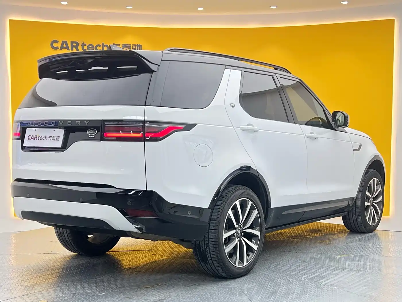 Land Rover Discovery 2023 360PS R-Dynamic SE фото 26