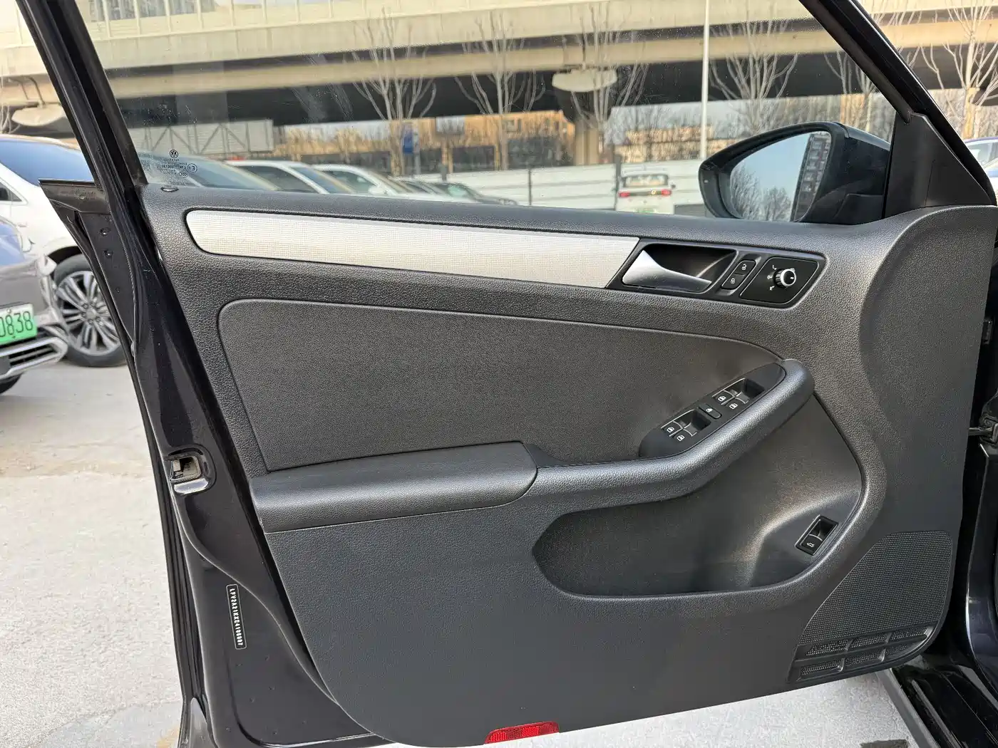 Volkswagen Sagitar 2014 Facelift 1.6L Automatic Comfort фото 3