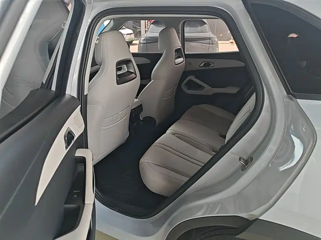 BYD Yuan UP 2024 401KM Surpass Edition фото 17