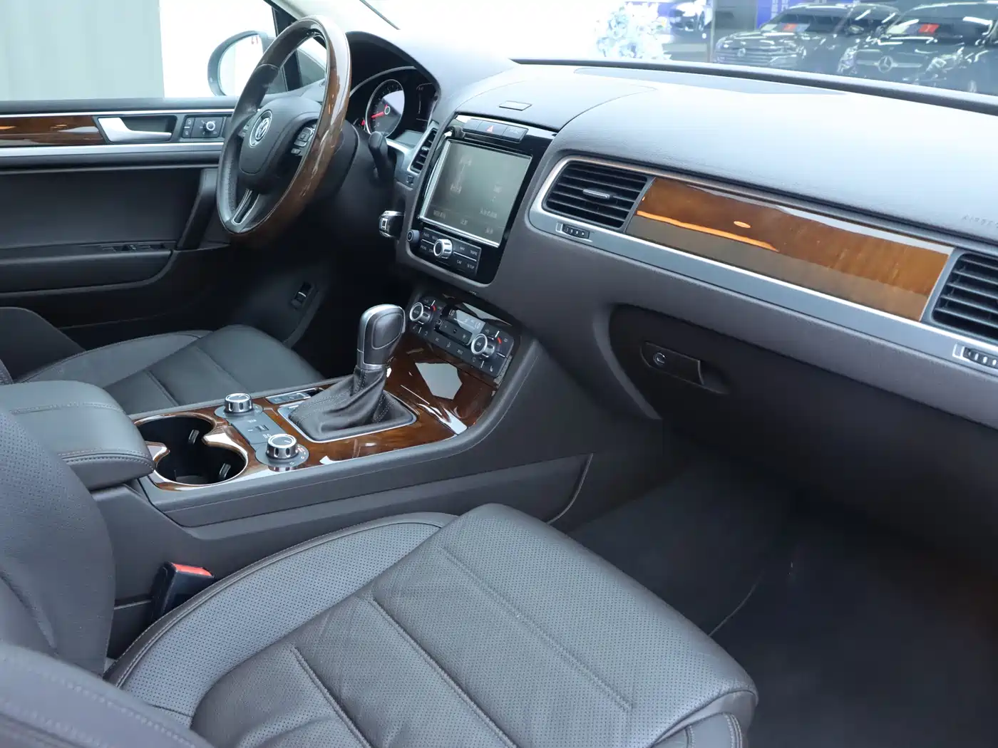 Volkswagen Touareg 2015 3.0TSI Comfort Edition фото 8