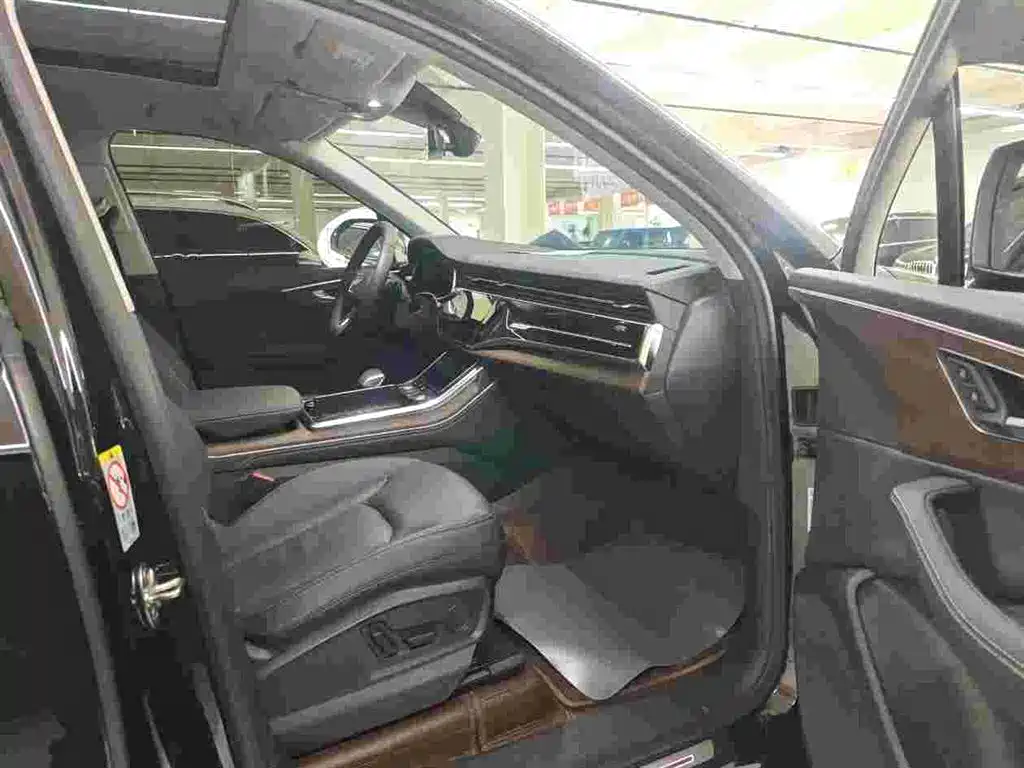 Audi Q7 2024 45 TFSI quattro S line Black Warrior фото 10