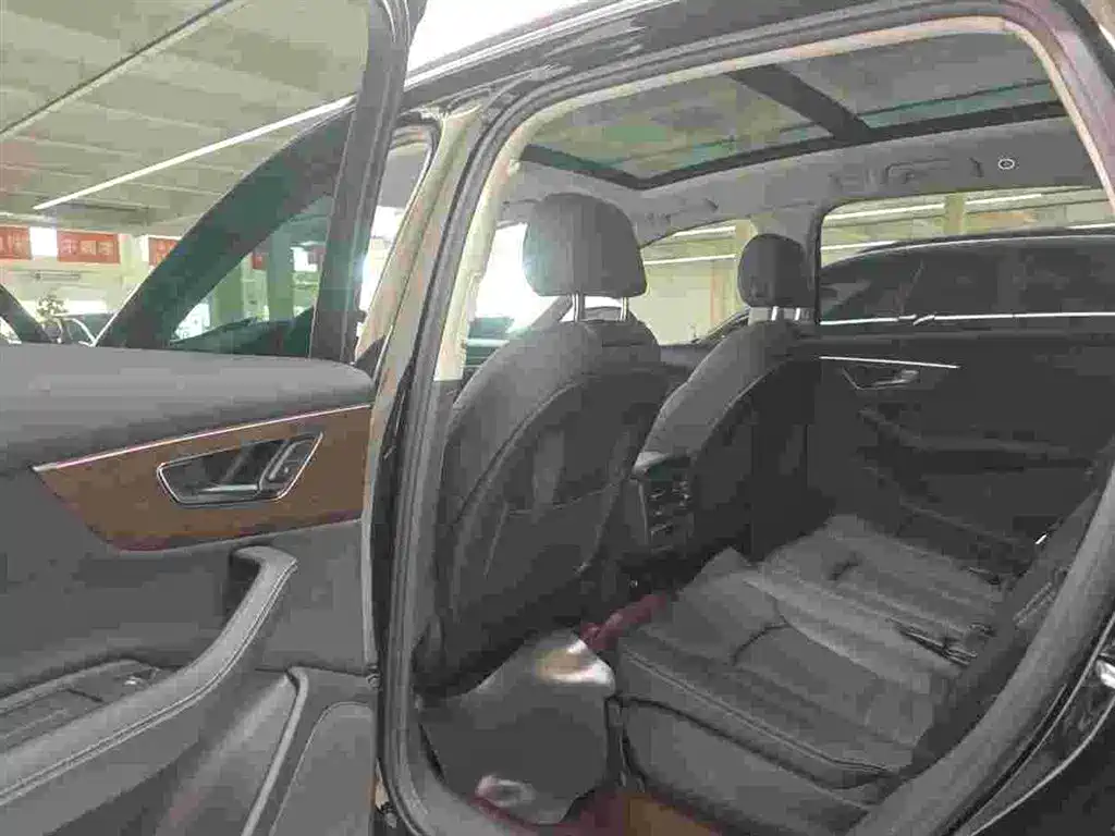 Audi Q7 2024 45 TFSI quattro S line Black Warrior фото 8