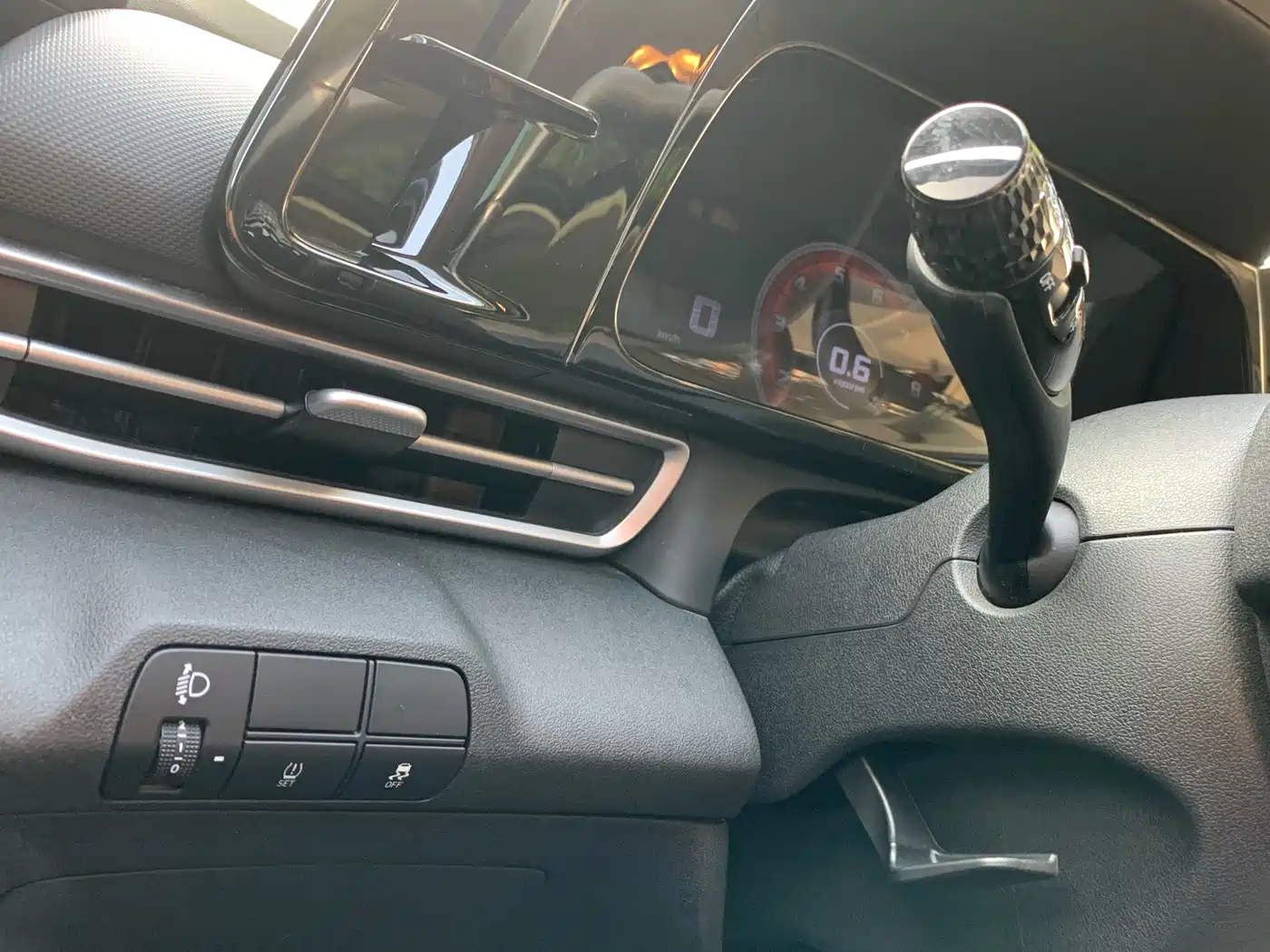 Hyundai Elantra 2021 1.5L CVT GLX Elite Edition фото 21