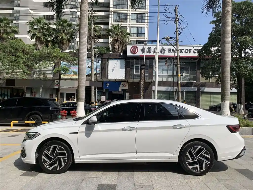 Volkswagen Sagitar 2023 Model Year 200TSI DSG Surpass Edition фото 4