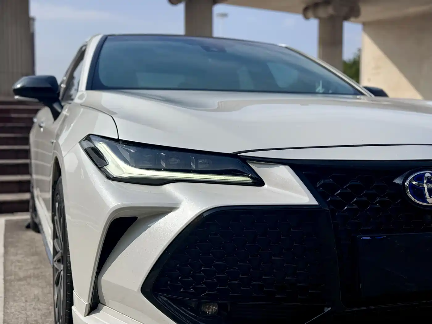 Toyota Avalon 2023 Hybrid 2.5L Luxury Edition фото 4