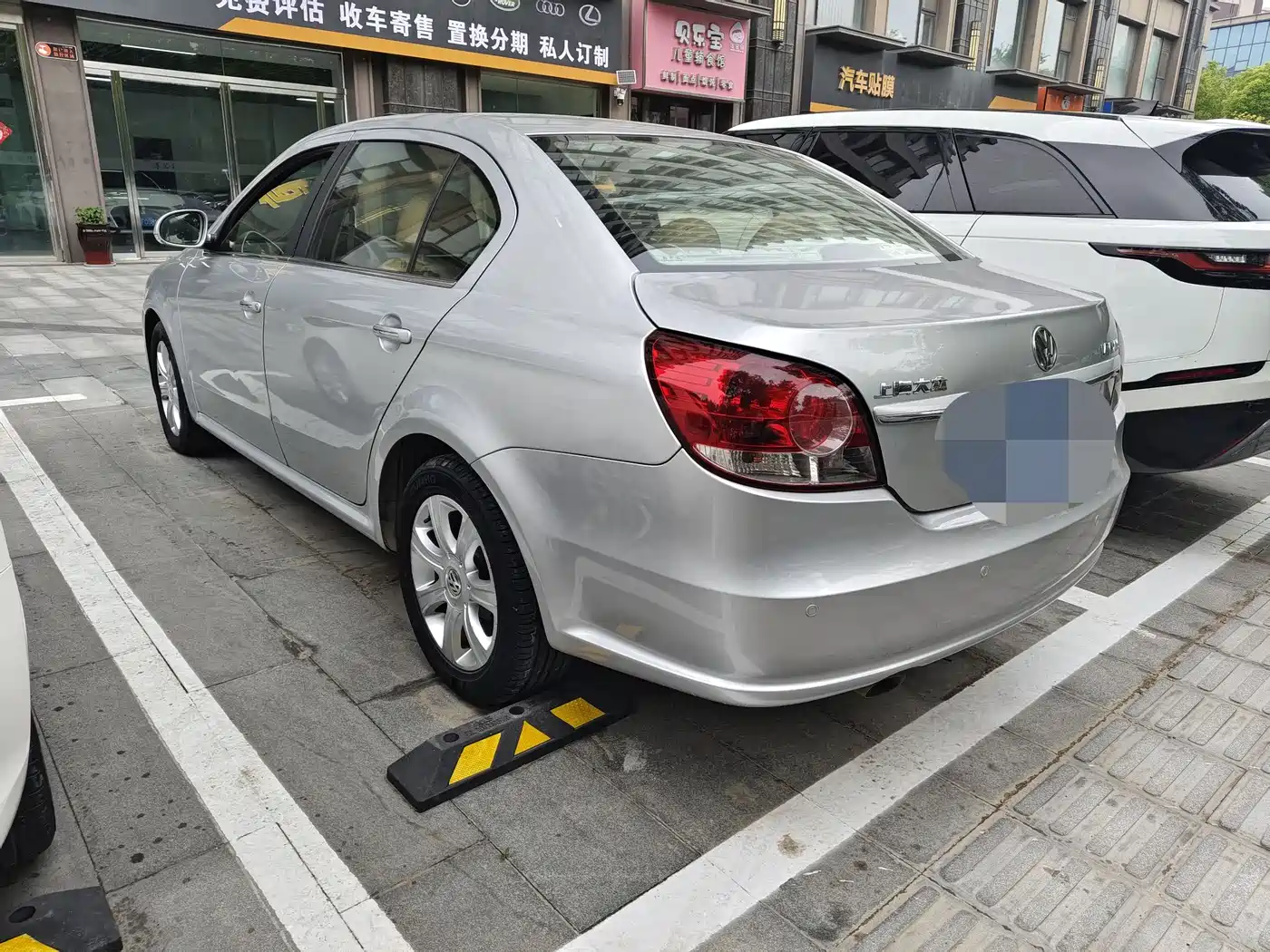 Volkswagen Lavida 2011 1.6L Automatic Pinxuan Edition фото 4