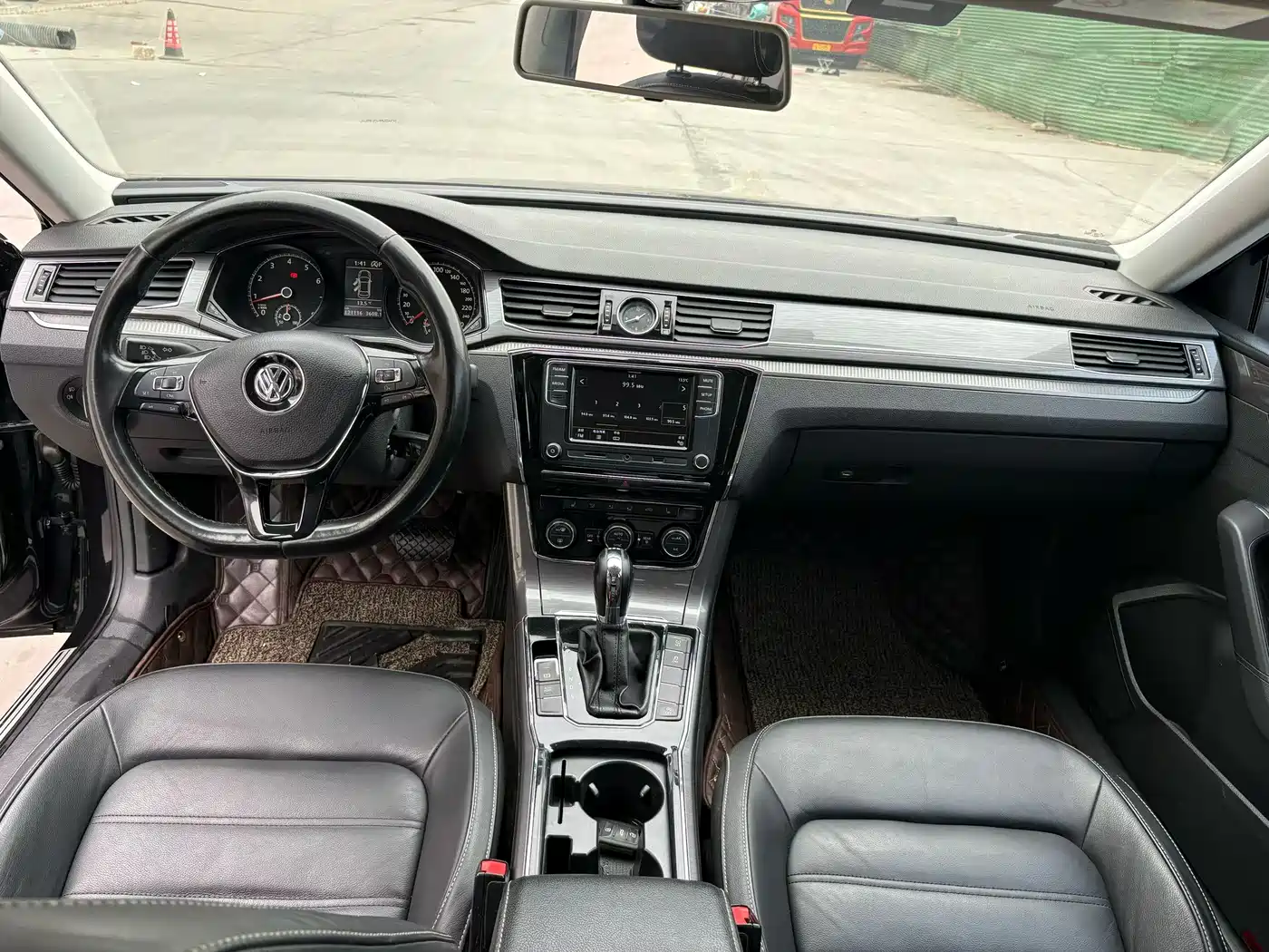 Volkswagen Passat 2016 330TSI DSG Honor Edition фото 8