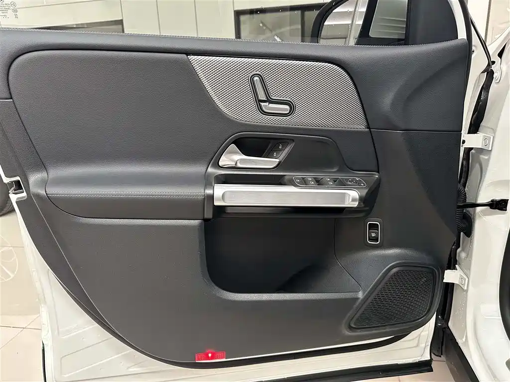 Mercedes-Benz GLB 2024 GLB 200 Dynamic фото 10