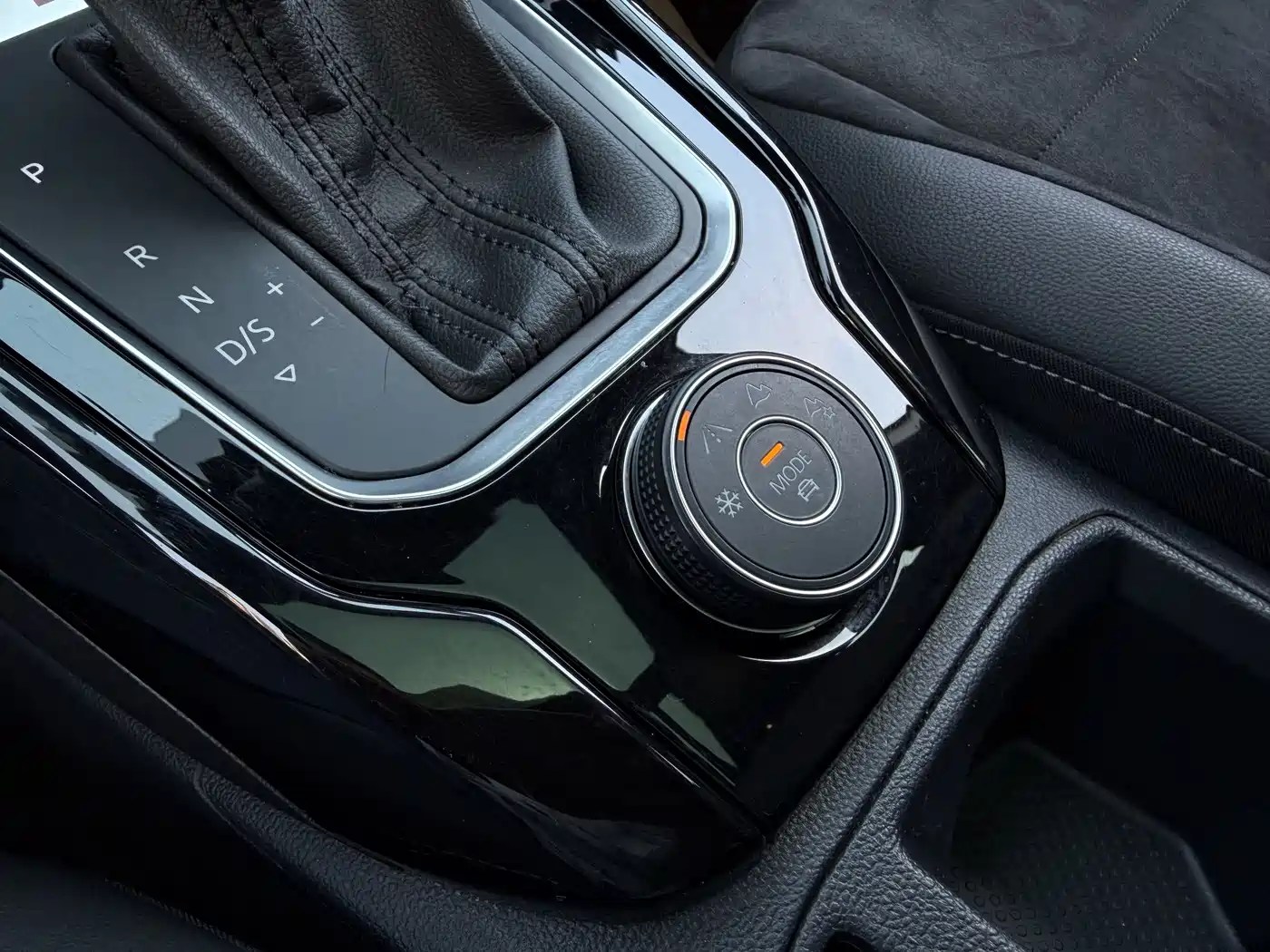 VOLKSWAGEN T ROC EXPLORING SONGS