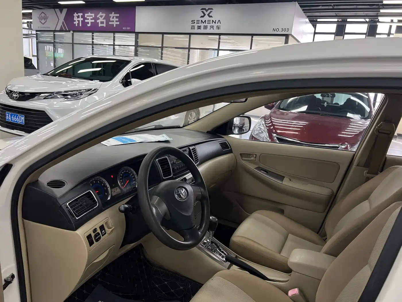 Toyota Corolla 2013 1.6L Automatic Luxury фото 12