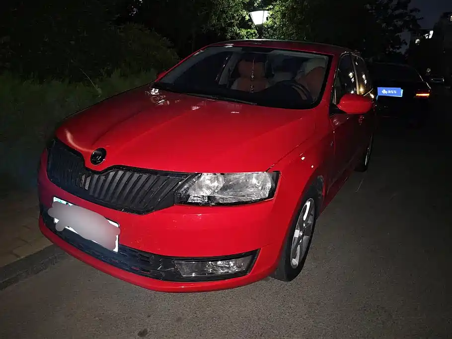 Škoda Skoda Rapid Spaceback 2014 1.6L Automatic Joy Edition