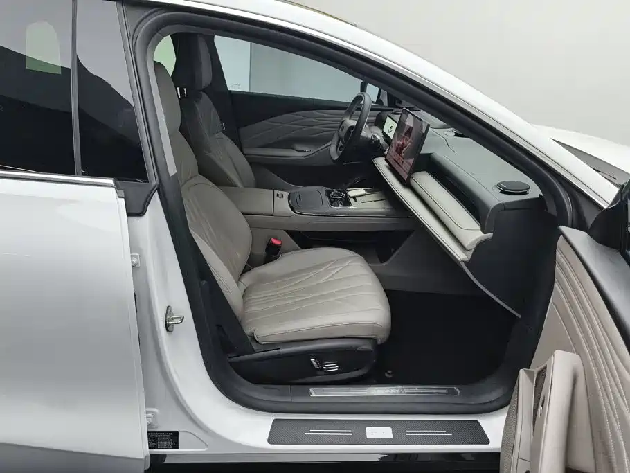 Geely Galaxy Galaxy Xingyao 8 2025 2025 Model 130km EM-i Flagship Edition