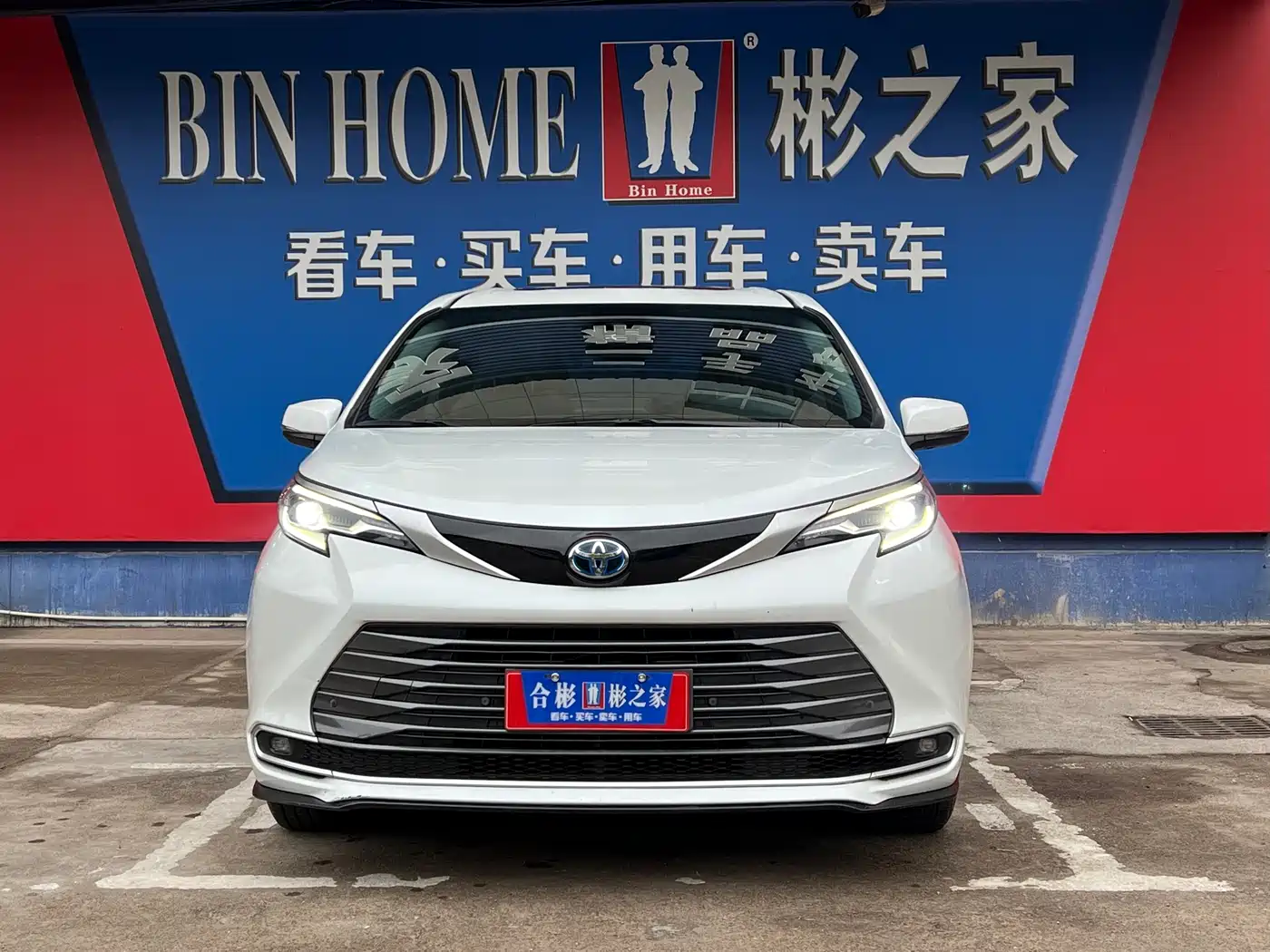 Toyota Sienna 2023 2.5L Hybrid Luxury Edition фото 27