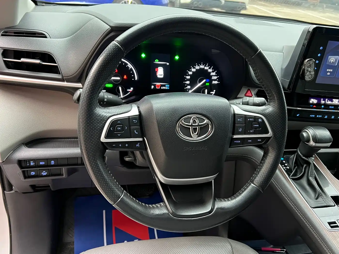 Toyota Sienna 2023 2.5L Hybrid Luxury Edition фото 20
