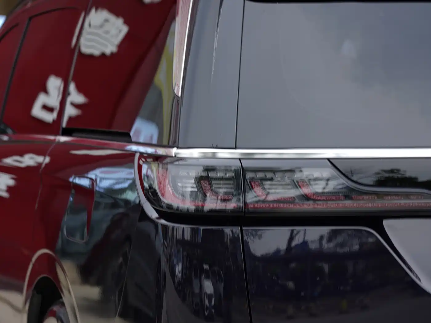 Voyah Auto Voyah Dreamer 2025 PHEV AWD Flagship Kunpeng Edition фото 4