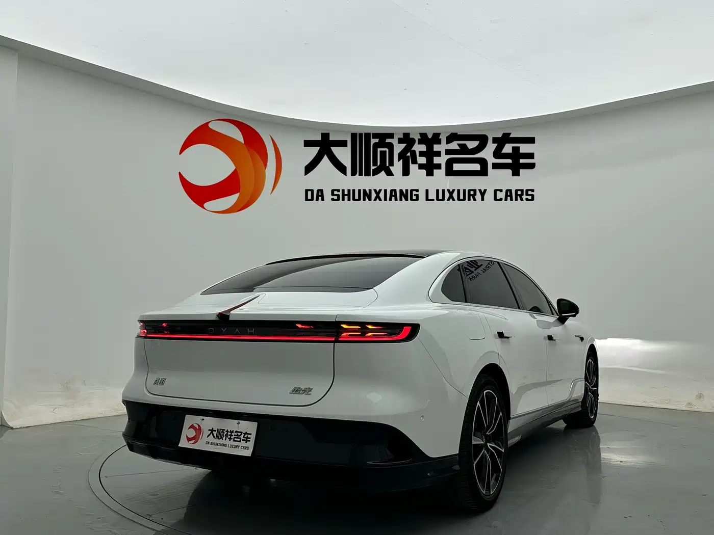 Voyah Auto VOYAH Zhuiguang 2024 PHEV AWD Ultra Long Range Flagship фото 5