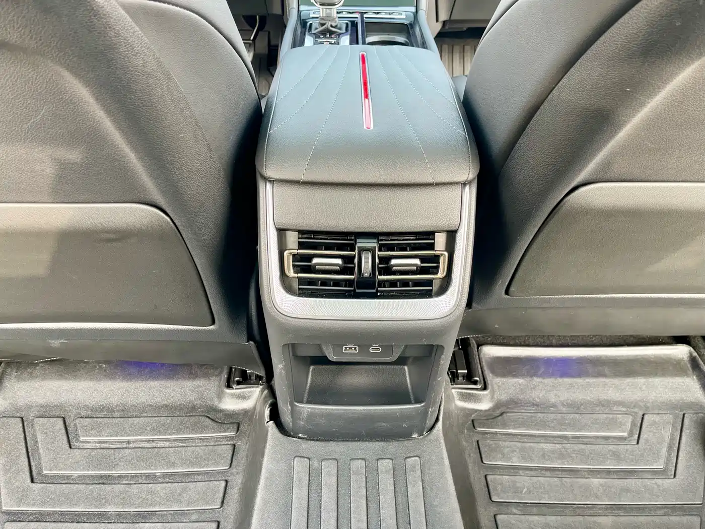 Hongqi H5 2024 1.5T DCT Smart Connect Flag Rhythm Edition фото 16