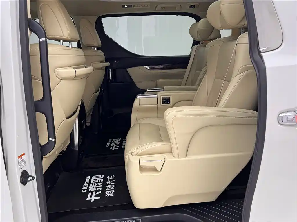 Toyota Alphard 2019 Hybrid 2.5L Luxury фото 20