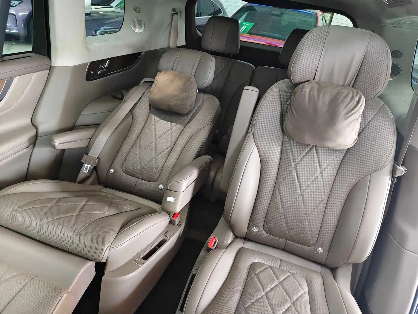 AITO Wenjie AITO M9 2024 Extended Range Ultra 42kWh 6-Seater фото 11