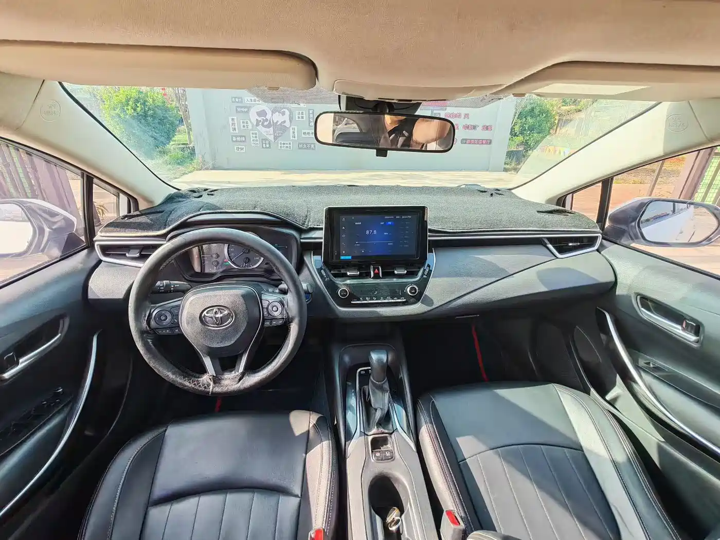 Toyota Corolla 2021 Hybrid 1.8L E-CVT Flagship Edition фото 8