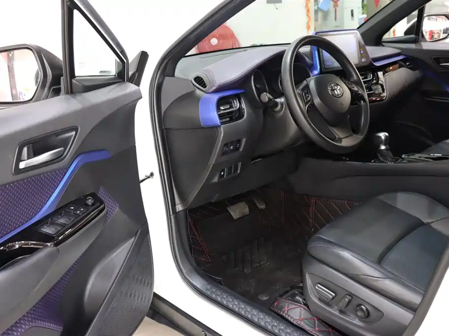 Toyota C-HR 2020 Model 2.0L Leading фото 8