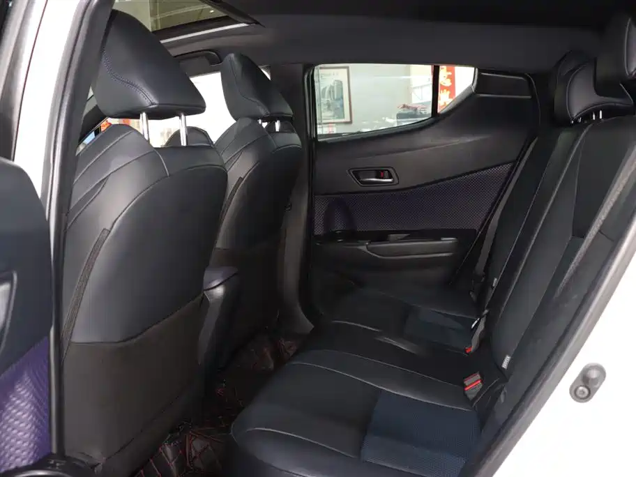 Toyota C-HR 2020 Model 2.0L Leading фото 10
