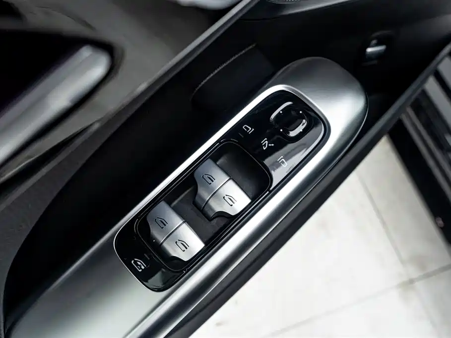 Mercedes-Benz C-Class 2024 Facelift III C 260 L Night Sport Edition фото 13