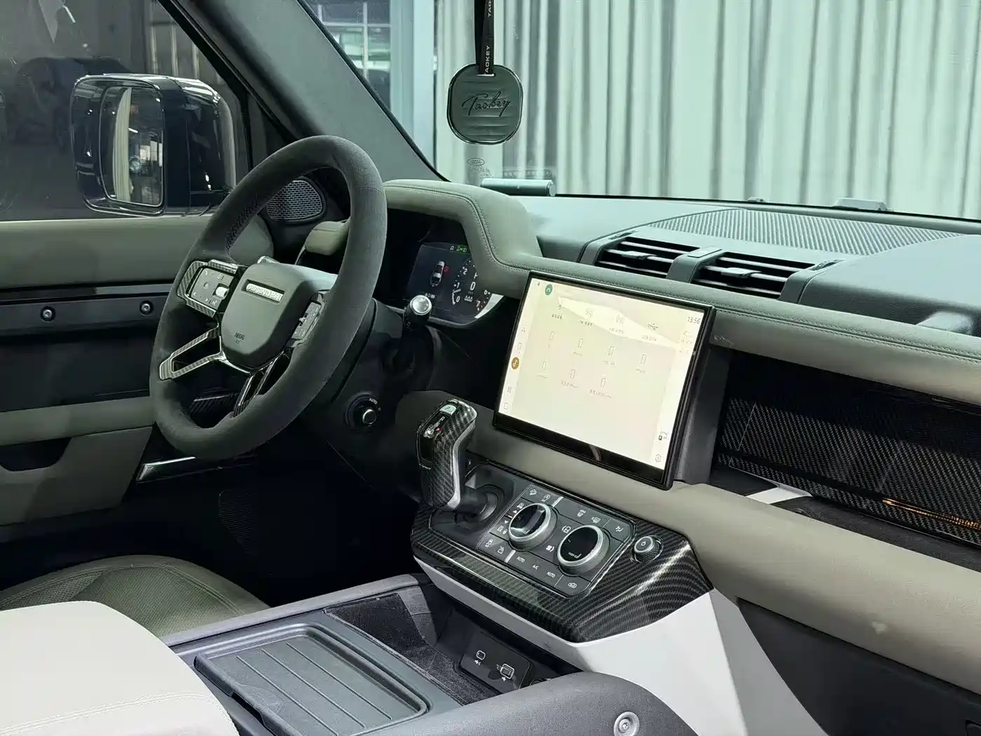 Land Rover Defender 2022 Model 90 3.0T P400 XS фото 9