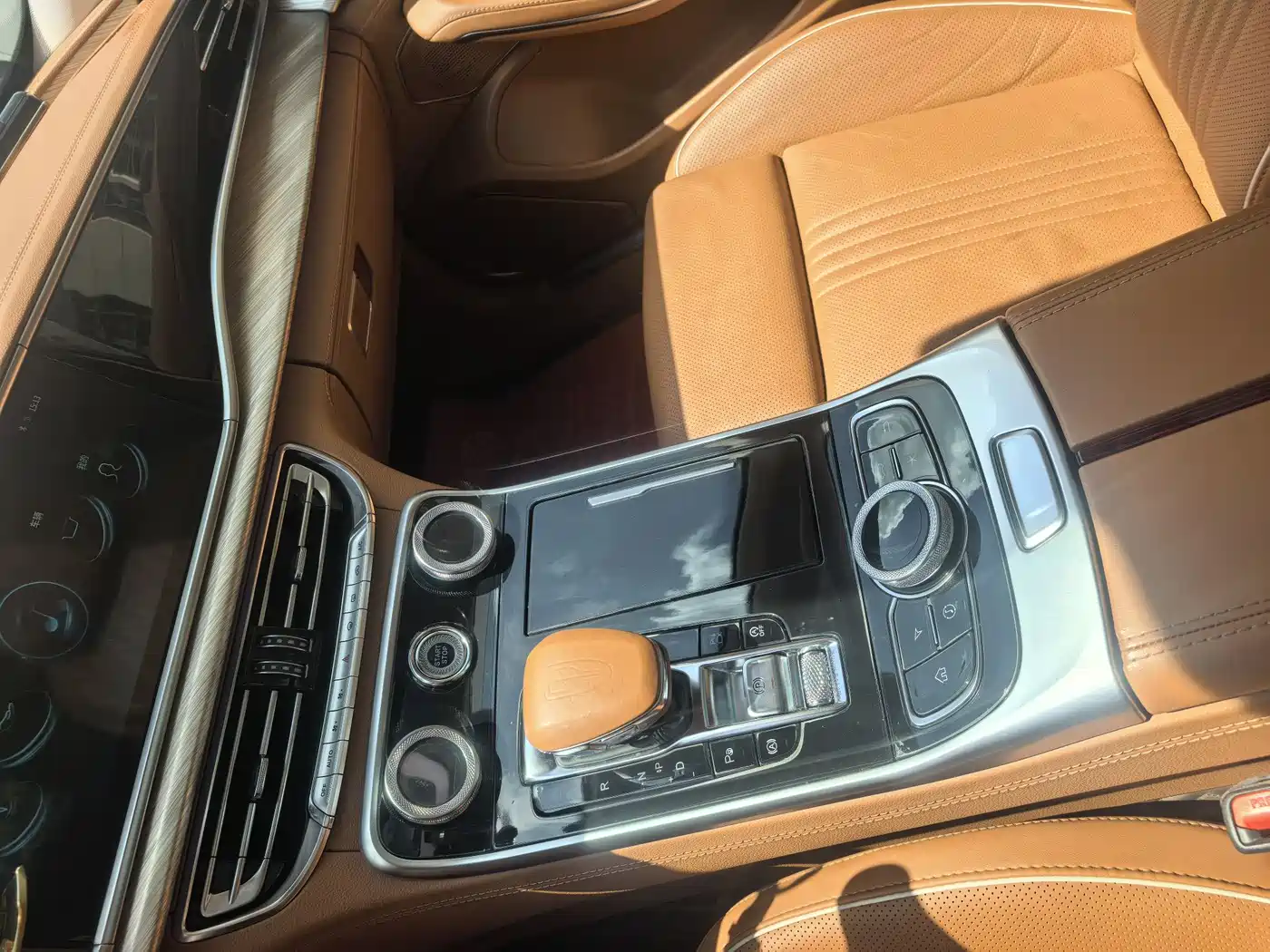 Hongqi H9 2020 2.0T Smart Connection Qi Chang Edition фото 12