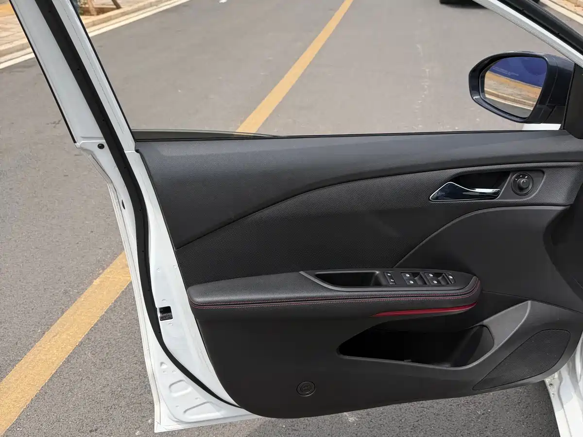 Chevrolet Monza 2019 RS 330T Auto Smooth Edition China VI фото 4