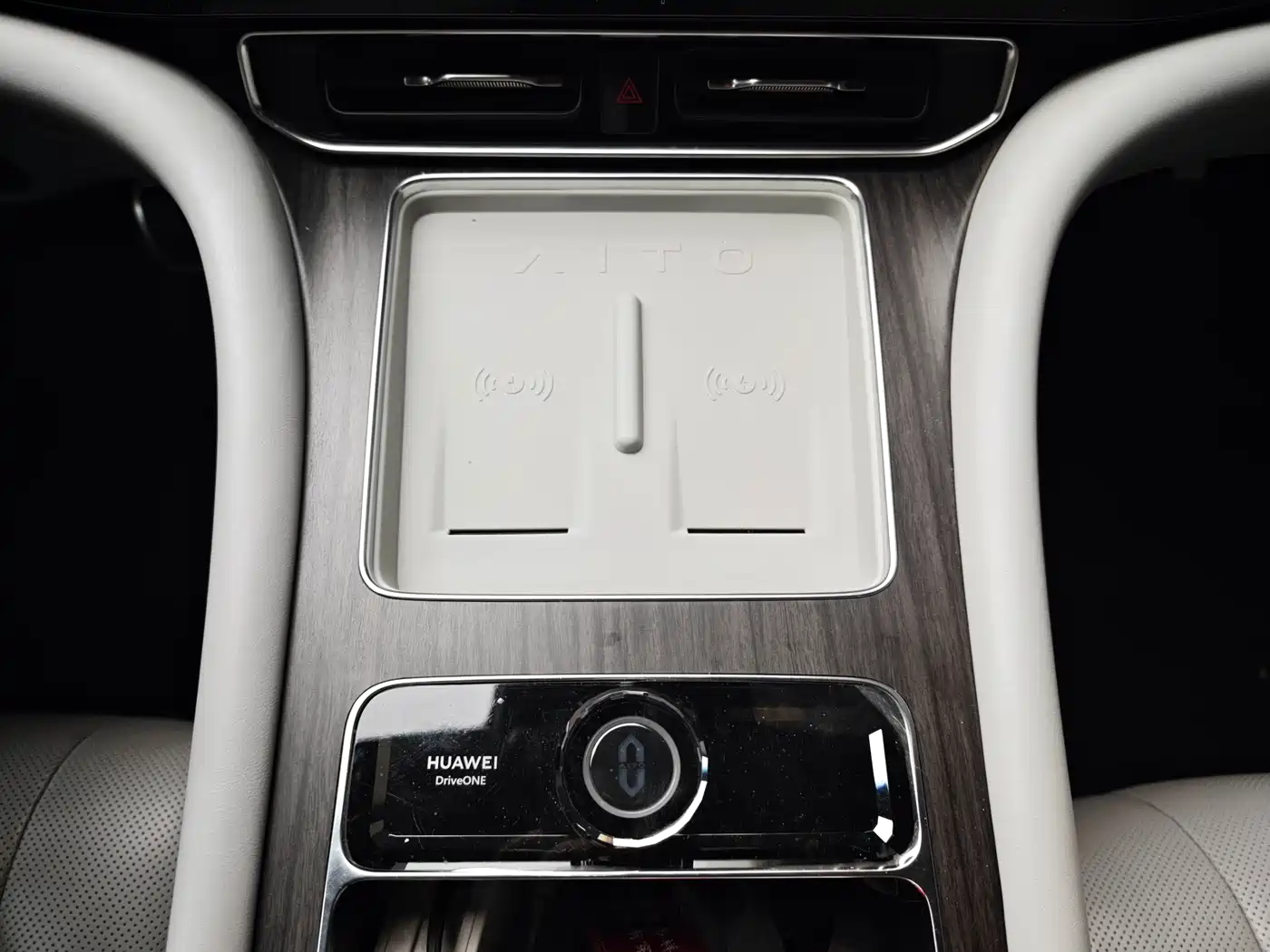 AITO Wenjie AITO M9 2024 Range Extender Ultra 52kWh 6-seater фото 11