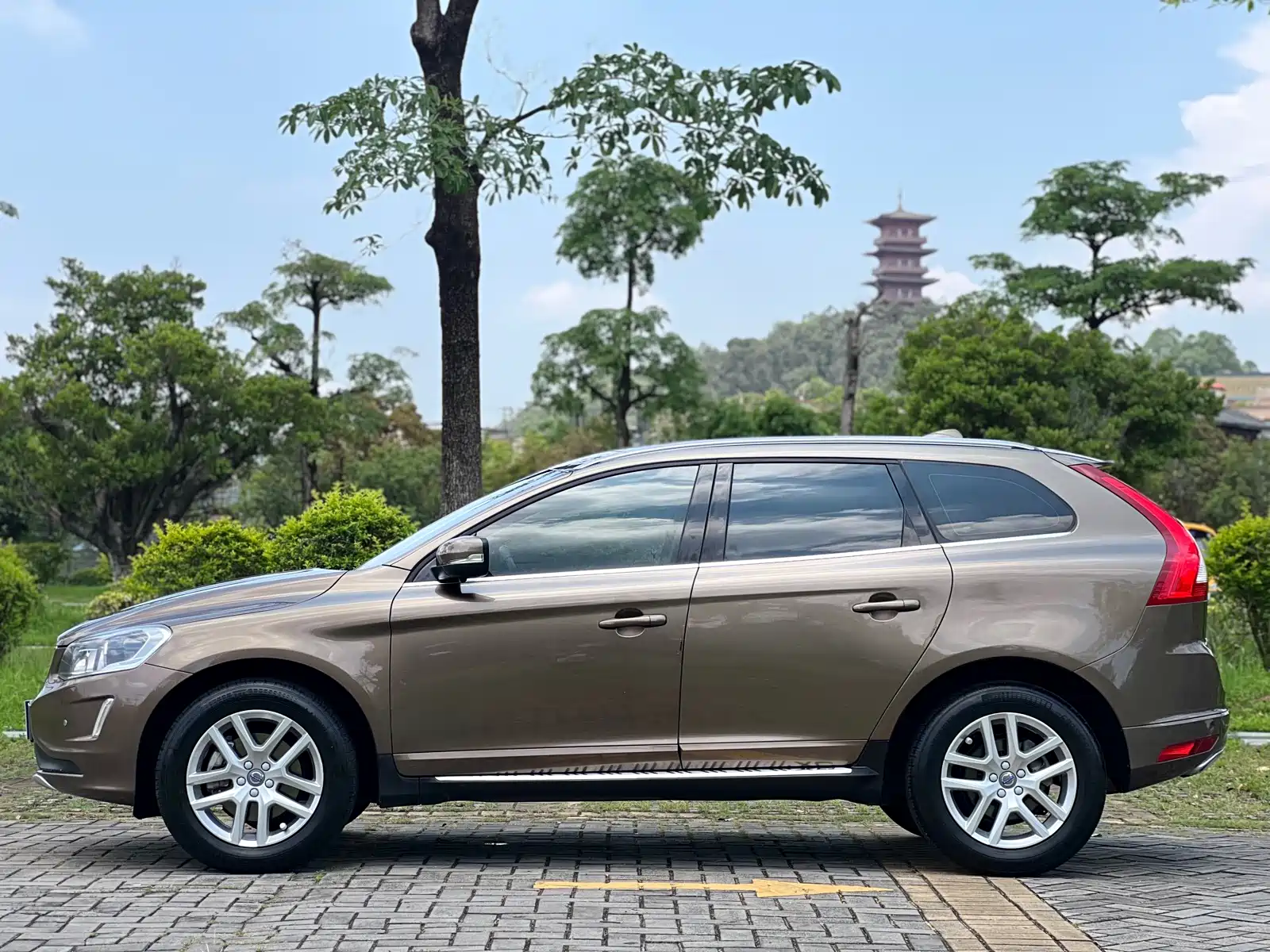 Фото 4 - Volvo XC60