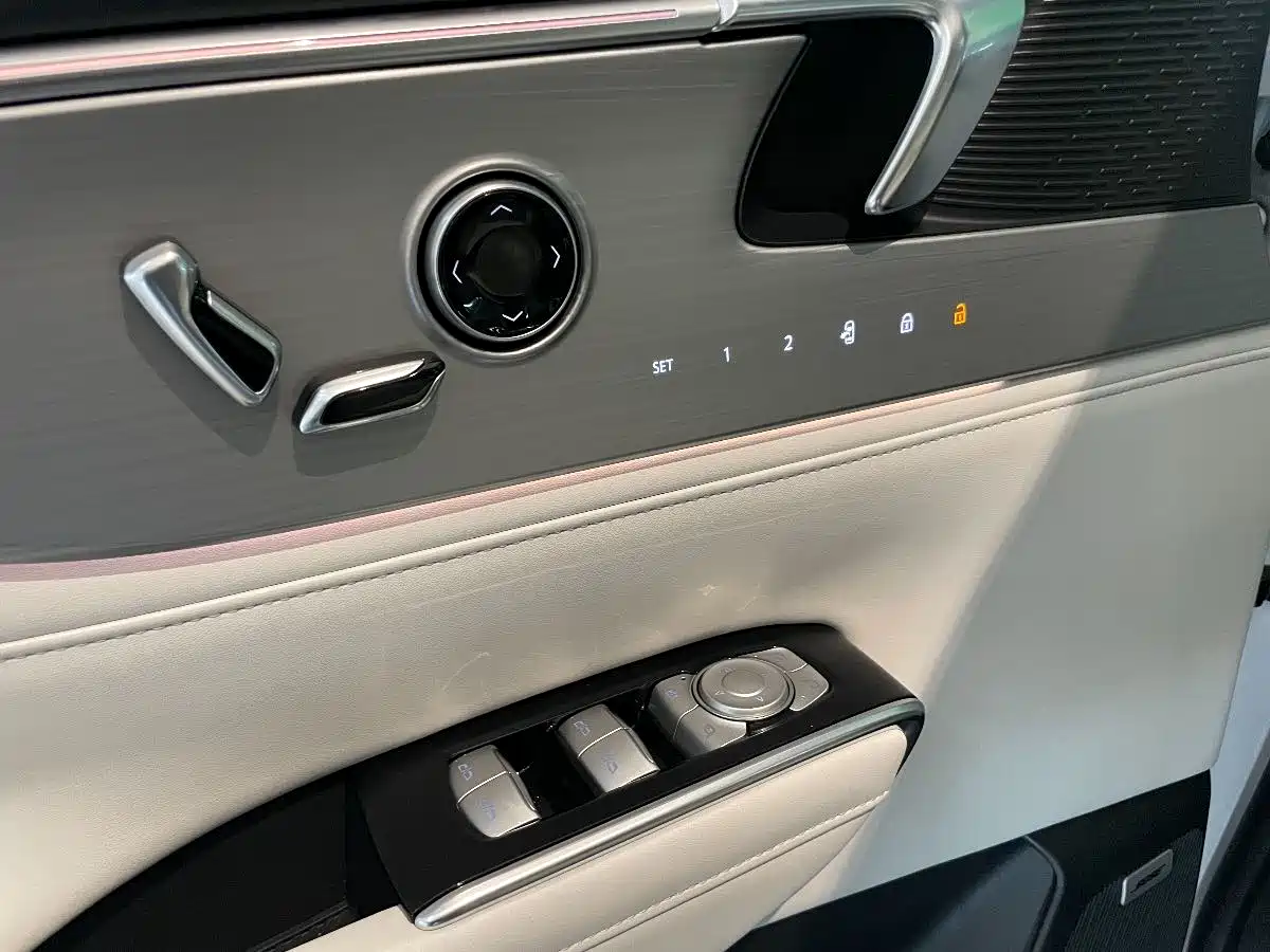 Buick GL8 New Energy 2024 Landglory Luxury Edition 7-Seater фото 11