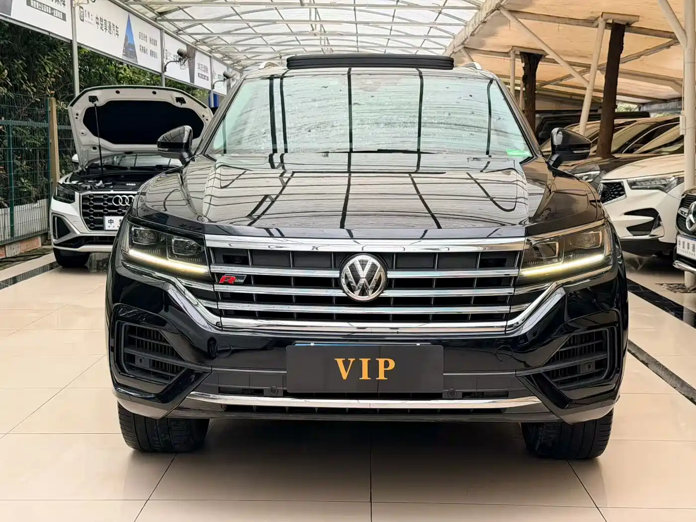 VOLKSWAGEN TOUAREG