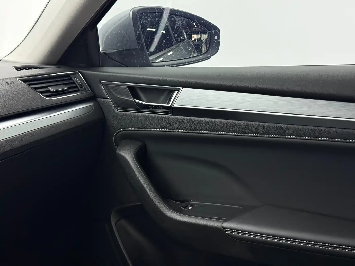 Škoda Superb 2023 Facelift TSI280 DSG Premium Edition фото 11