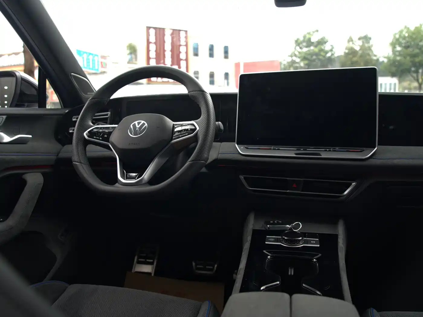 Volkswagen Tiguan L 2024 PRO 330TSI FWD R-Line Intelligent Premium Edition фото 11
