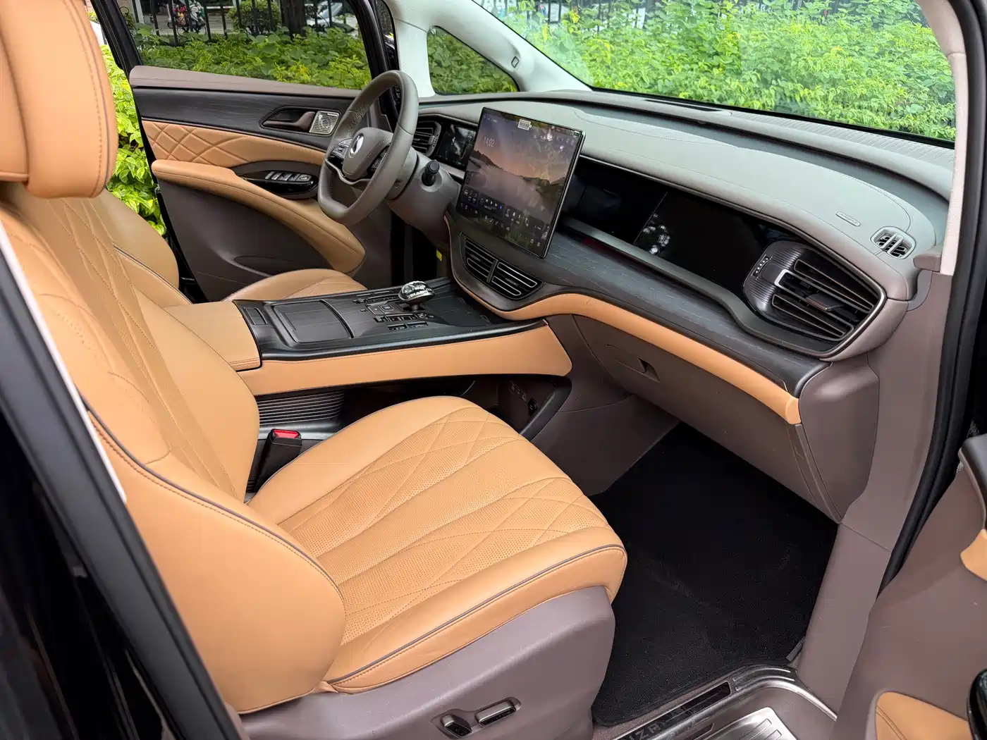 Denza D9 2023 2022 DM-i 970 AWD Flagship