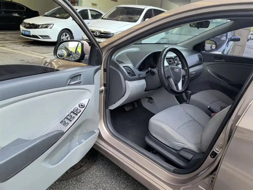 Hyundai Verna 2014 1.4L Automatic Smart GLS фото 16