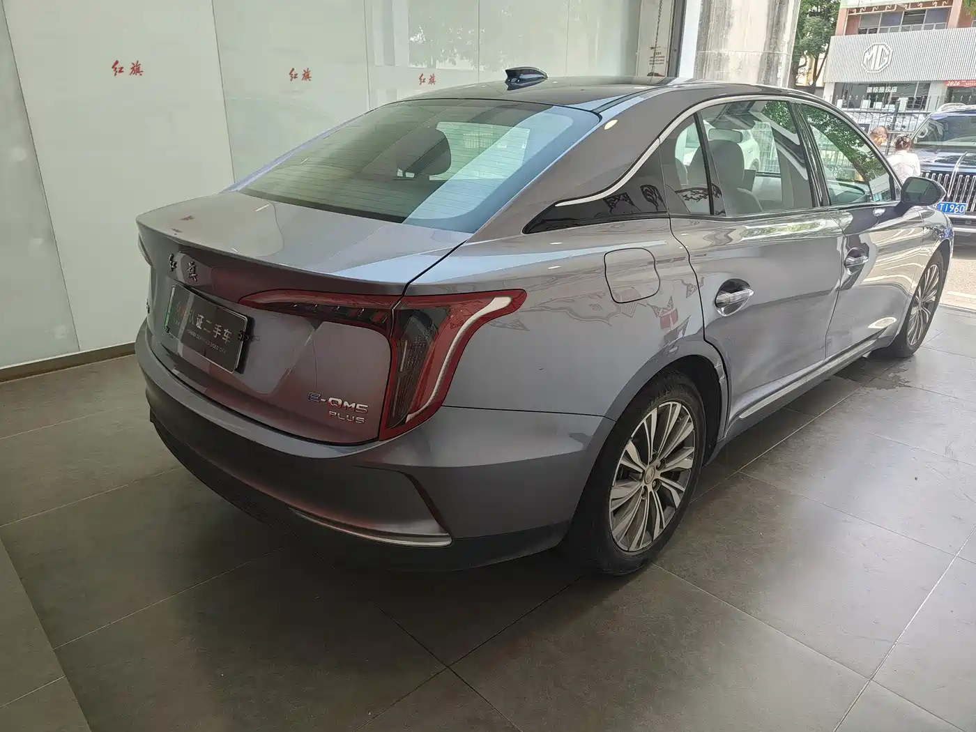 Hongqi E-QM5 2023 560km PLUS фото 5
