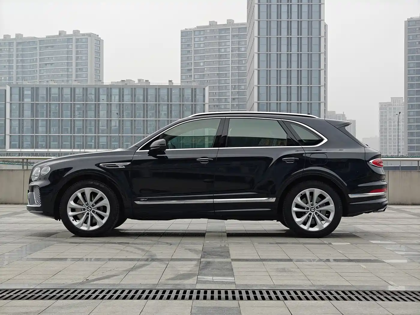 BENTLEY TIMYUE PLUG IN HYBRID