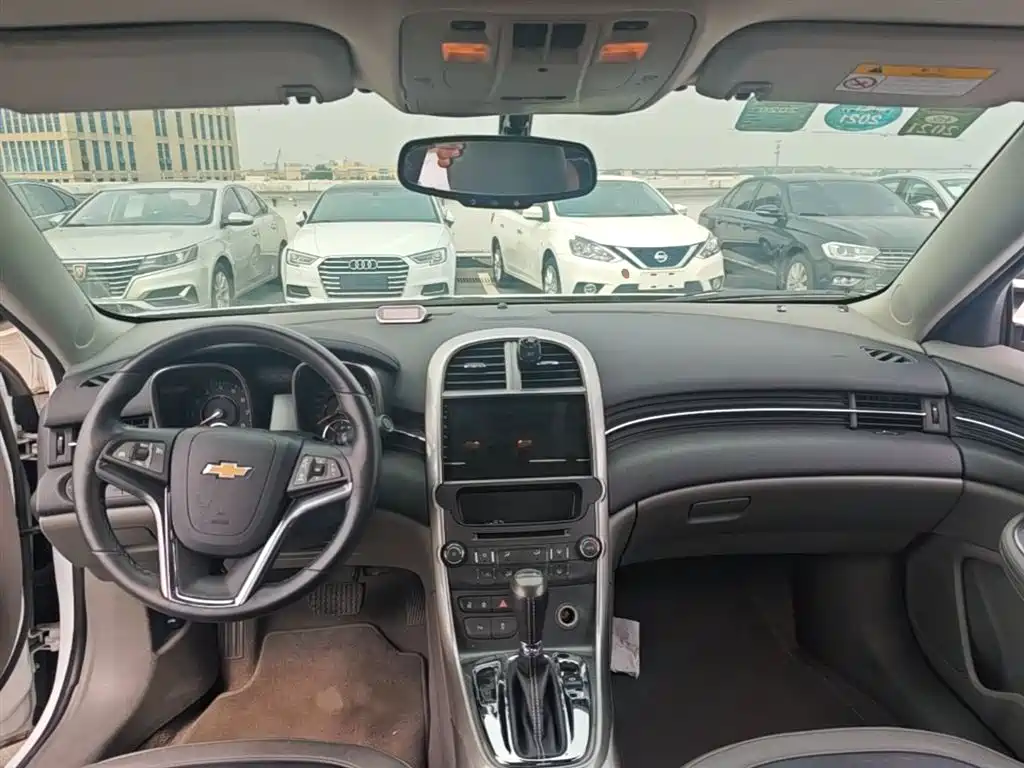 Chevrolet Malibu 2014 2.0L Automatic Luxury фото 10