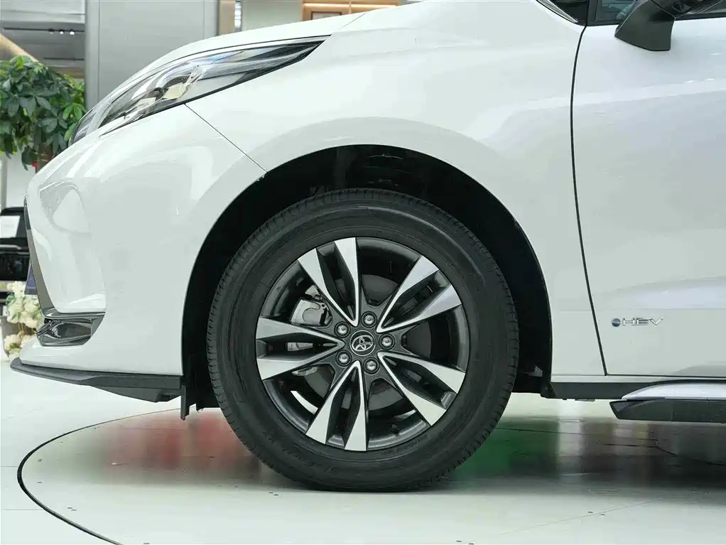 Toyota Granvia 2024 2.5L Hybrid Premium PLUS 4WD Edition фото 22
