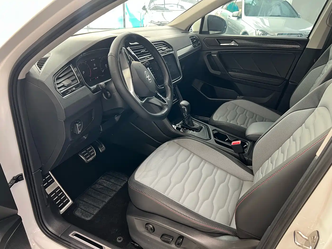 Volkswagen Tiguan X 2021 330TSI 2WD Premium Edition фото 4