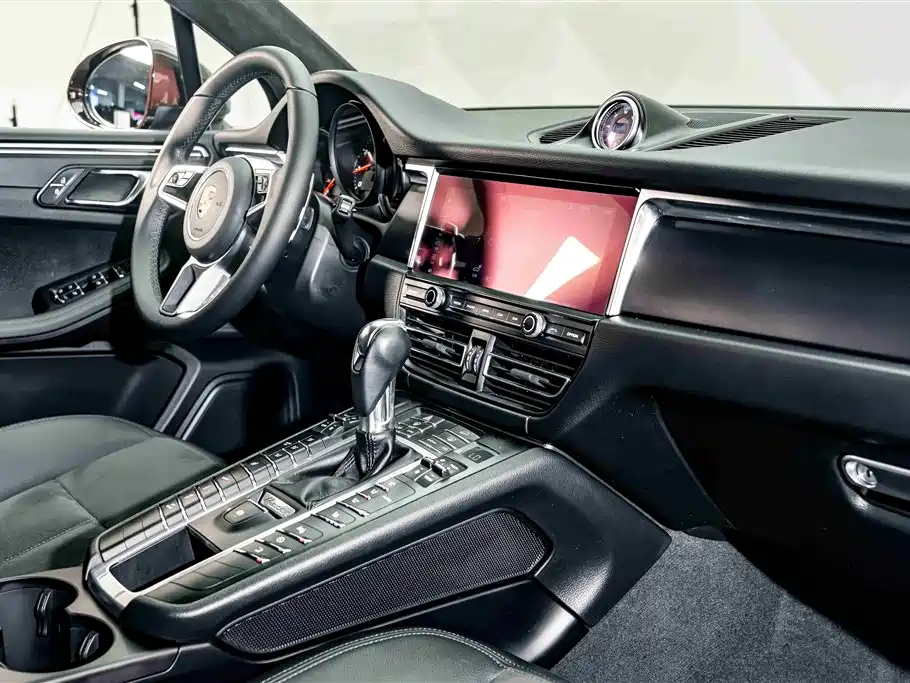 Porsche Macan 2018 Macan 2.0T фото 18