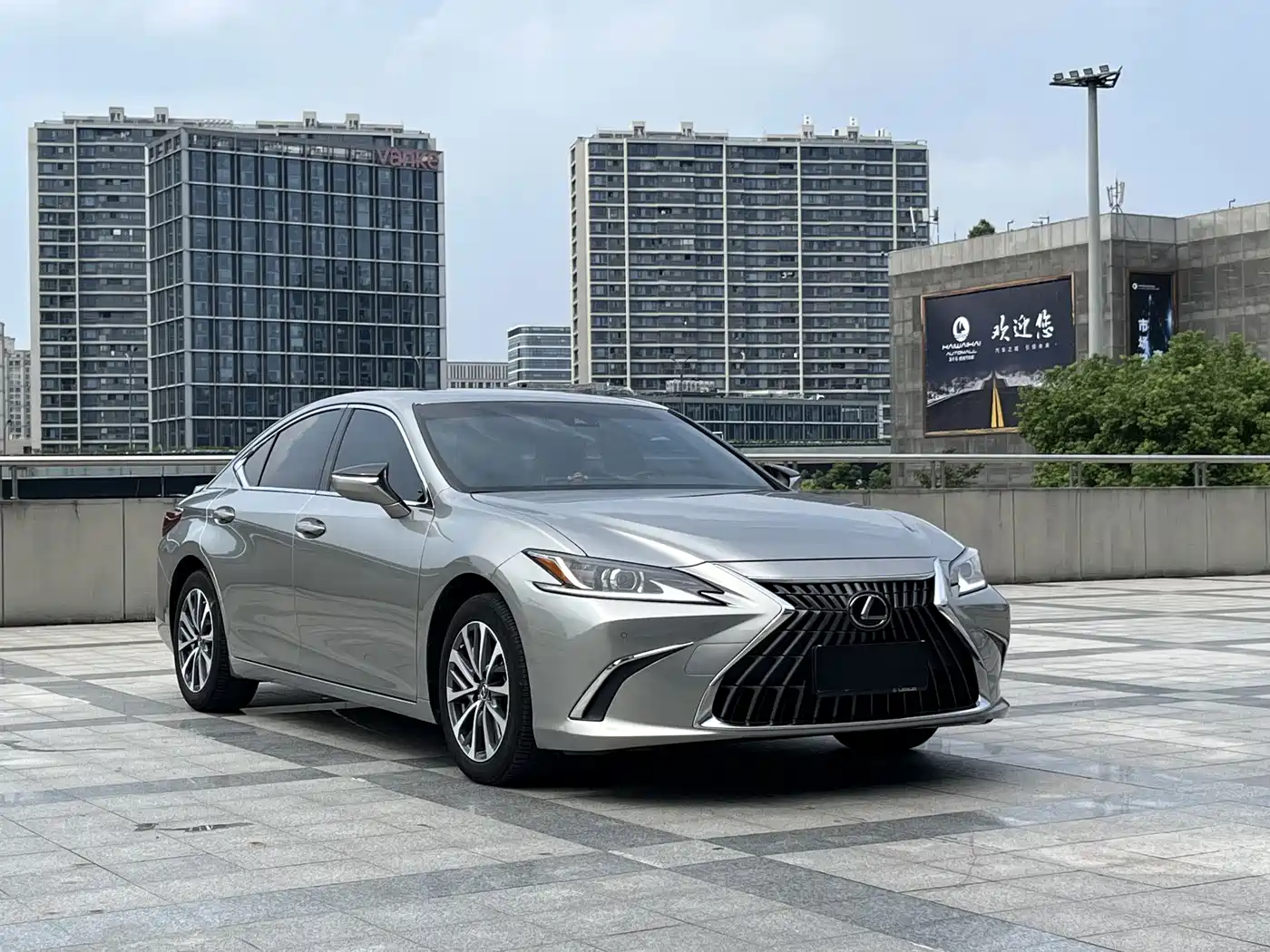 Фото 3 - Lexus ES