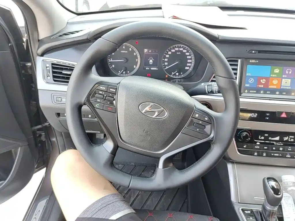 Фото 11 - Hyundai Sonata