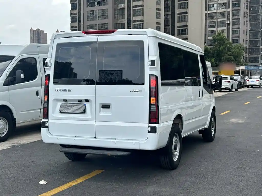 Jiangling JMC Fushun 2025 2025 Model 2.0T 6MT Diesel Short Wheelbase Low Roof Commercial MPV 5/6 Seats with Dual Swing Doors
